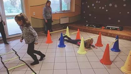 Dzieci uprawiające sport.