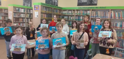 Wspólne zdjęcie po zajęciach bibliotecznych.