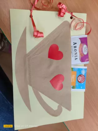 Praca plastyczna przedstawiająca filiżankę herbaty.