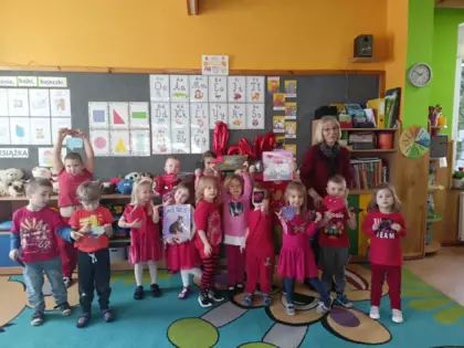 Wspólne zdjęcie po zajęciach walentynkowych.