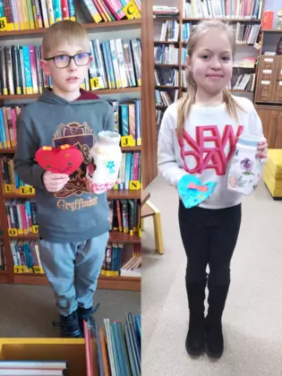 Kolaż zdjęć z zajęć plastycznych.