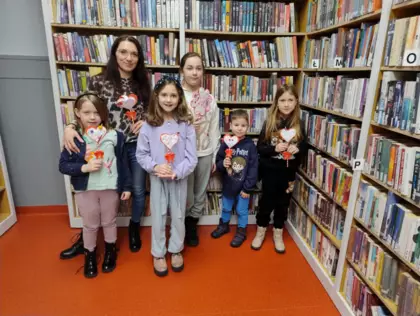 Wspólne zdjęcie po zajęciach bibliotecznych.