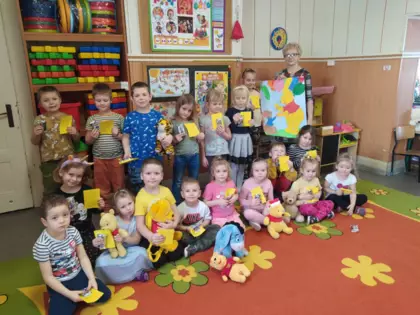 Wspólne zdjęcie po zajęciach plastycznych.