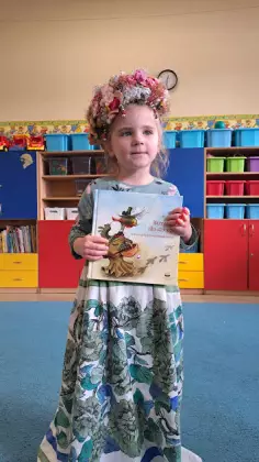 Dziewczynka w przedszkolu.