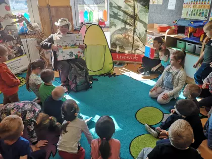 Spotkanie w przedszkolu z dinozaurami