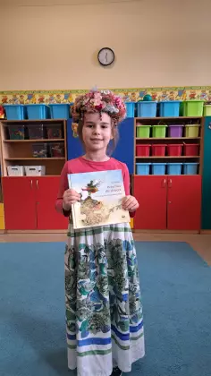 Dziewczynka w przedszkolu.