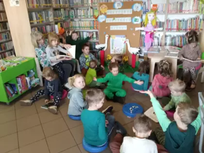 Przedszkolaki grają w grę