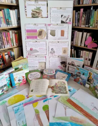 Gazetka nawiązująca do Światowego Dnia Poezji.