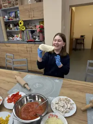 Pierwszy tydzień ferii w bibliotece w Pawonkowie – zabawa, czytanie i twórczość