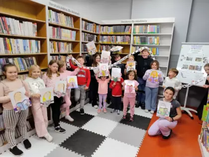 Wspólne zdjęcie po zajęciach bibliotecznych.