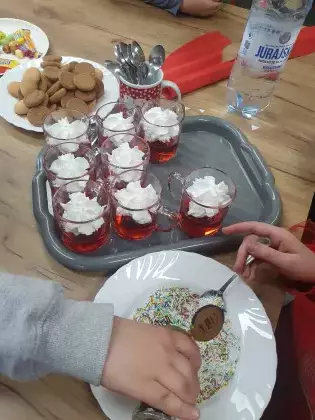 Biało-czerwony deser