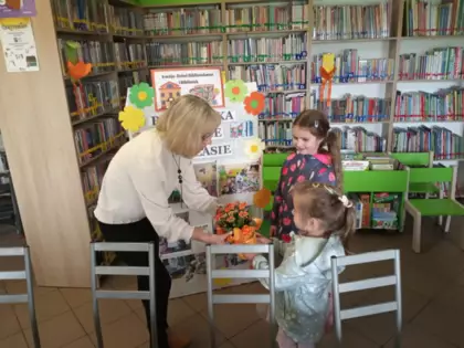 Wręczenie podziękowań.