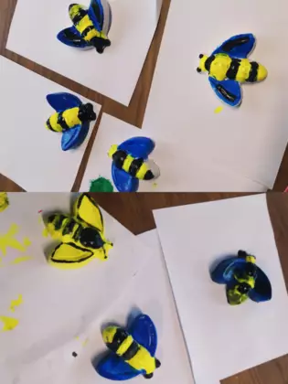 Figurki gipsowe pszczółek pomalowane farbami.