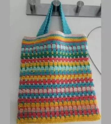 Torba zrobiona na szydełku.