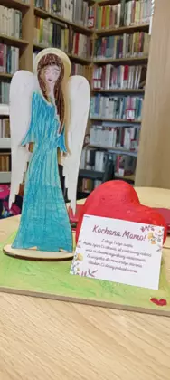 Drewniany anioł dla mamy.