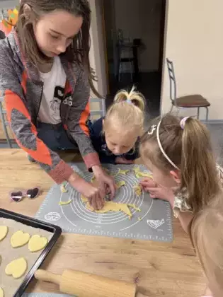 Dzień Mamy - zajęcia literacko-plastyczne w Pawonkowie