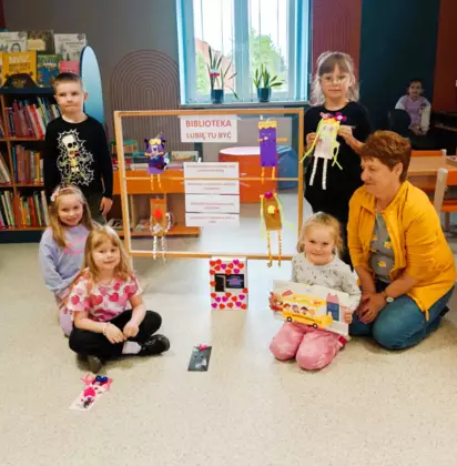 Zajęcia literacko-plastyczne w Lisowicach z okazji Tygodnia Bibliotek
