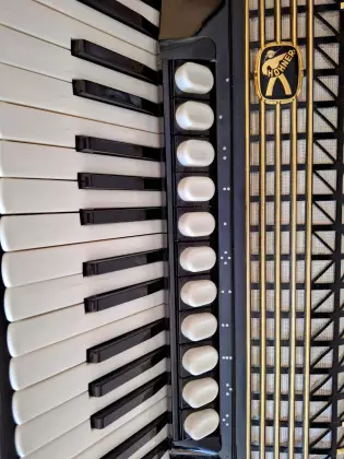 Akordeon widziany z bliska.