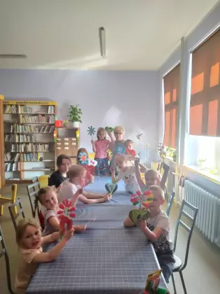 Wspólne zdjęcie po zajęciach w bibliotece.
