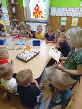 Czytanie wierszyka o tacie.