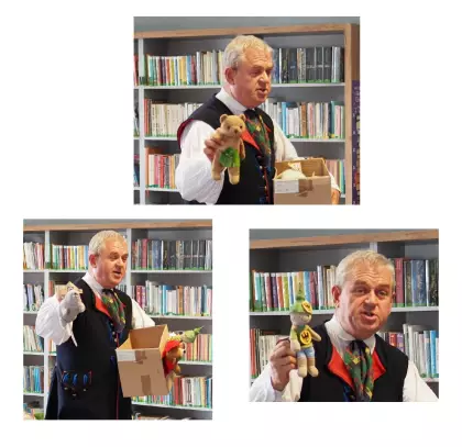 Trzy zdjęcia z Panem Markiem Szołtyskiem, który pokazuje pluszanki przebrane w stroje narodowe.