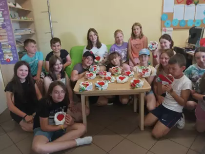 Wspólne zdjęcie po zajęciach bibliotecznych.