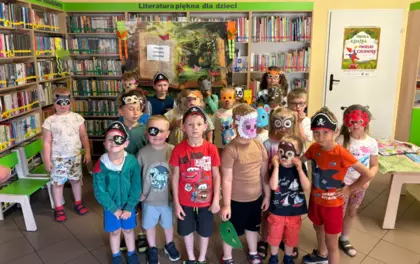 Przedszkolaki w bibliotece.