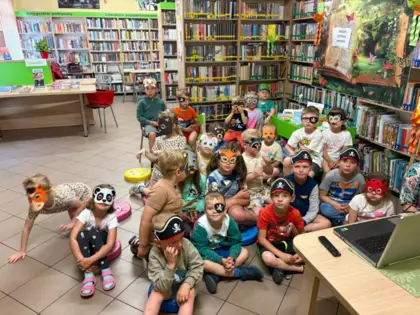 Przedszkolaki w maskach.