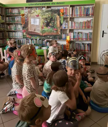 Przedszkolaki w maskach.