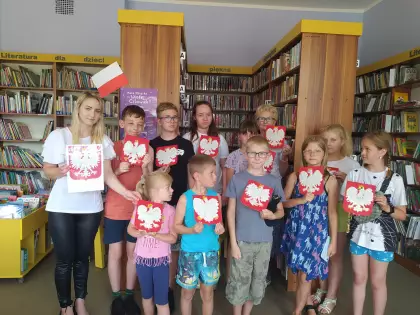 Wspólne zdjęcie po warsztatach plastycznych.