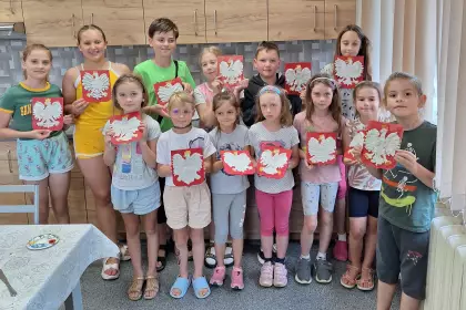 Wspólne zdjęcie po zajęciach plastycznych.