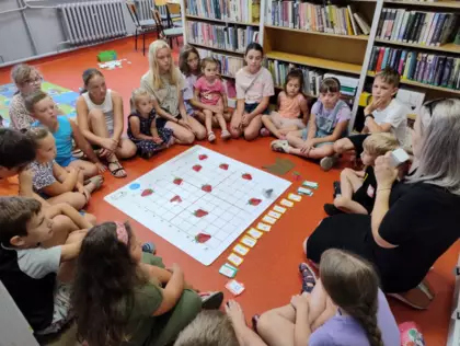 Kodowanie z robotami i zajęcia literacko-plastyczne w Łagiewnikach Małych