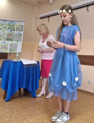 Maria Dziuk z dziewczynką, która jest Czarną Wisełką