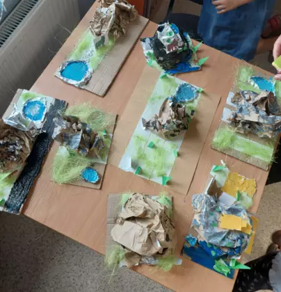 Trójwymiarowe makiety gór.