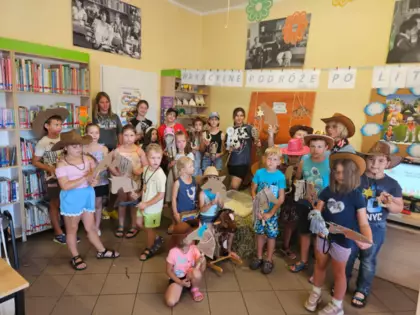 Wspólne zdjęcie po zajęciach plastycznych.