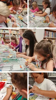 Kolaż zdjęć z zajęć bibliotecznych, na których dzieci malują kamyki.