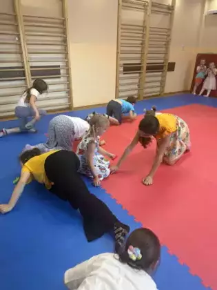 Pawonków - wiatr, który bawi i uczy - zajęcia biblioteczne