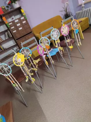 Zdjęcie przedstawiające prace plastyczne.