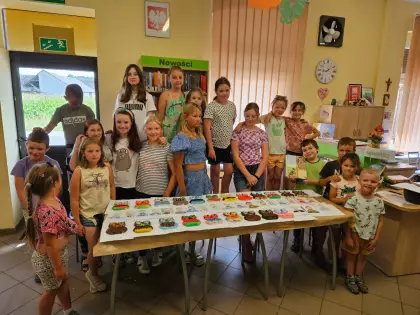 Wspólne zdjęcie po zajęciach plastycznych.