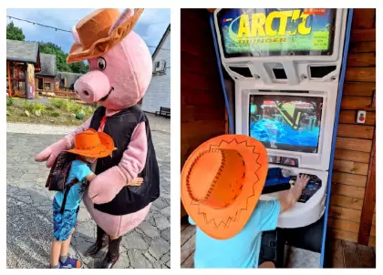 Zdjęcie z człowiekiem przebranym za świnkę w kapeluszu i kamizelce, do którego przytula się chłopiec. Drugie zdjęcie z chłopcem grającym na automacie do gry.