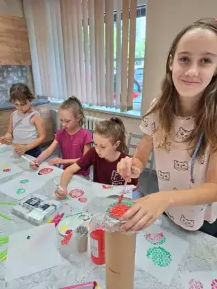 Wakacyjne lampiony - zajęcia w Pawonkowie