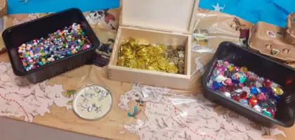 Piracka przygoda w bibliotece w Kośmidrach.