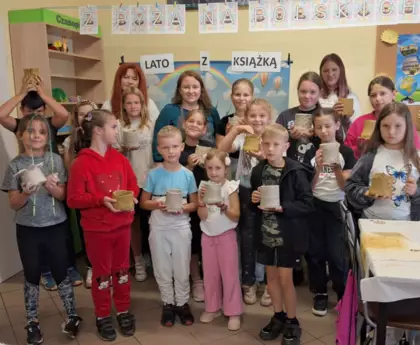 Wspólne zdjęcie po zajęciach ceramicznych.