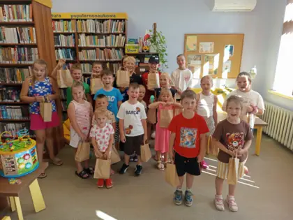 Kolorowe slime’y i piasek kinetyczny w bibliotekach