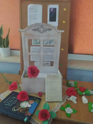 Wystawa książek i prac.