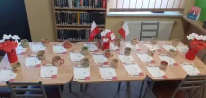 Ceramiczne kubki patriotyczne.