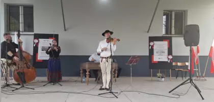 Występ kapeli góralskiej.