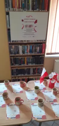 Ceramiczne kubki patriotyczne.