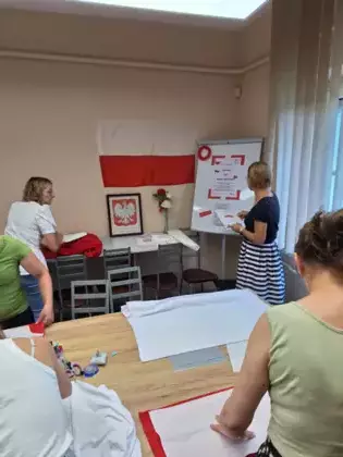 Warsztaty szycia flagi Polski oraz koszulek patriotycznych