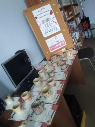 Ceramiczne kubki patriotyczne.